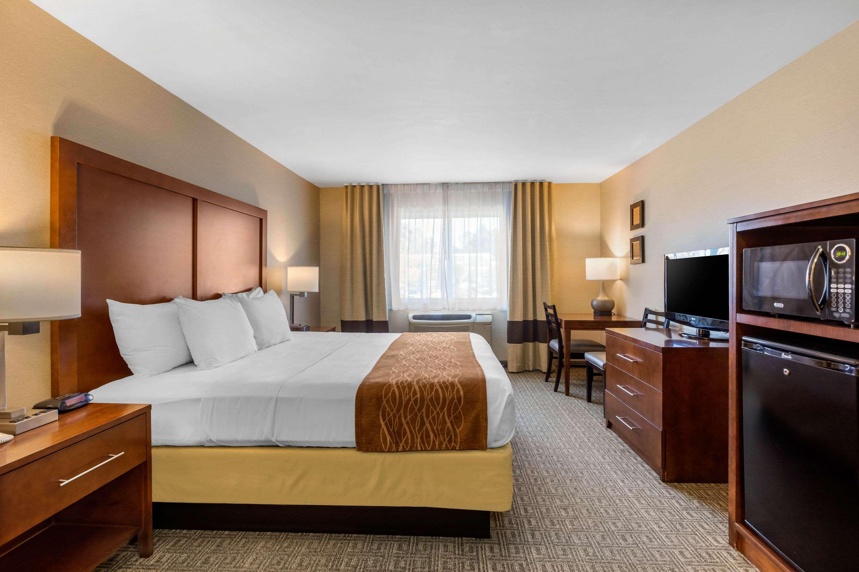 Comfort Inn & Suites Murrieta Temecula Wine Country Exterior photo