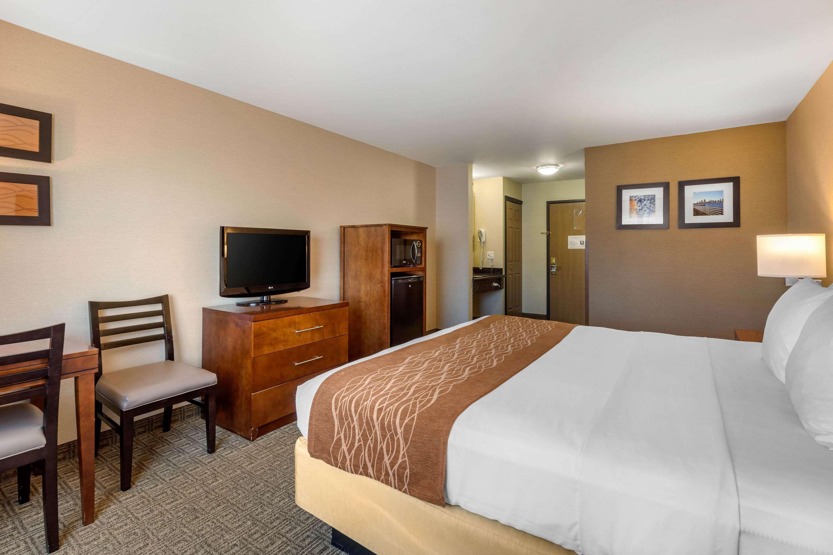 Comfort Inn & Suites Murrieta Temecula Wine Country Exterior photo