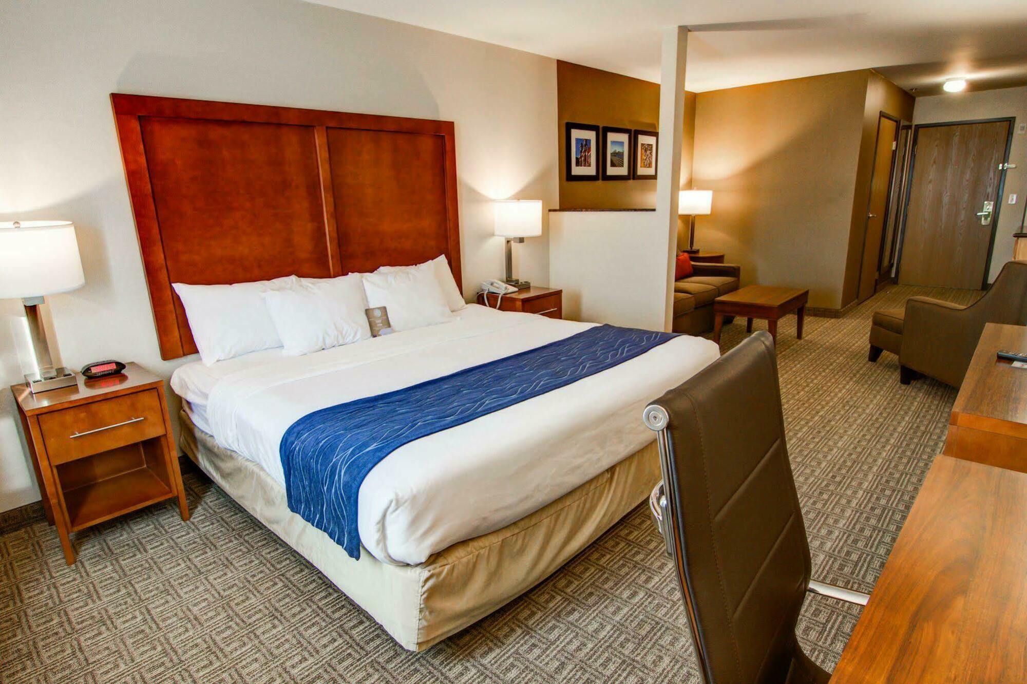 Comfort Inn & Suites Murrieta Temecula Wine Country Exterior photo